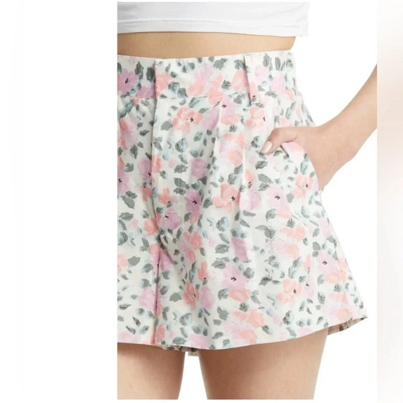 BP High waisted Floral Shorts, size Medium - Picture 4 of 6